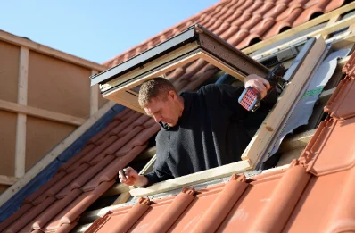 Pose de fenêtres de toit Velux à Trefcon